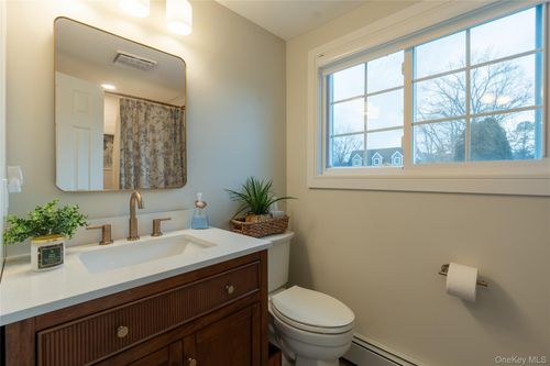 167 8th Ave, Holtsville, NY, 11742-2309 | Card Image