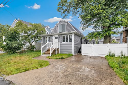 34 2nd Ave, East Haven, CT, 06512-4912 | Card Image