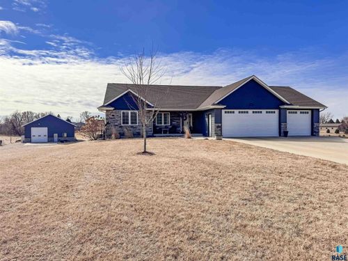 25785 Frederick Cir, Renner, SD, 57055-6552 | Card Image
