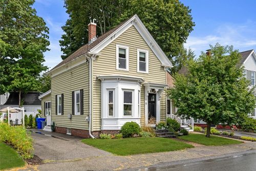 11 Brooks St, Maynard, MA, 01754-2309 | Card Image