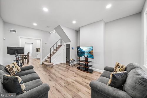 6140 Chew Ave, PHILADELPHIA, PA, 19138-1518 | Card Image