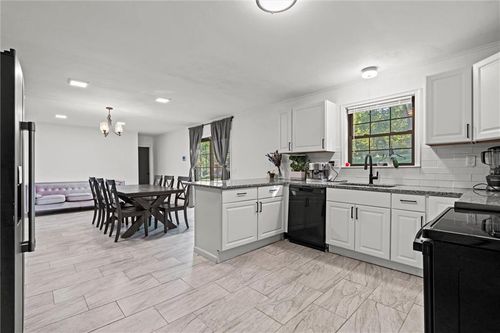 2822 Baker Rd, Independence, MO, 64057-1245 | Card Image