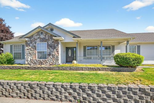 201 Orchardview Cir, Central Point, OR, 97502-3585 | Card Image