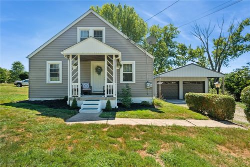 135 Pear Orchard Rd, Coraopolis, PA, 15108-3827 | Card Image