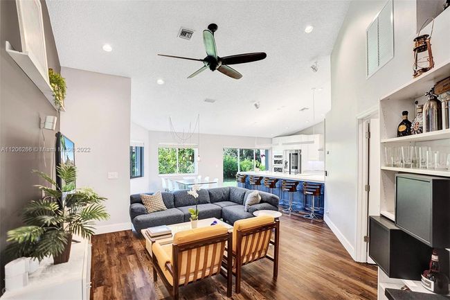 730 Bayside Ln, House other with 4 bedrooms, 3 bathrooms and null parking in Weston FL | Image 14