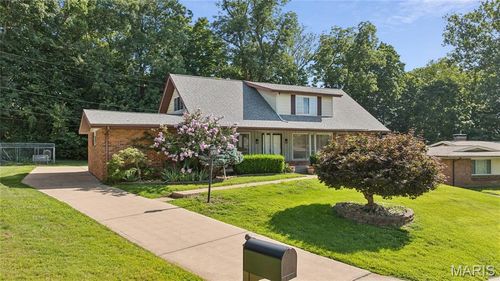 44 Forestvale Dr, Chesterfield, MO, 63017-3224 | Card Image