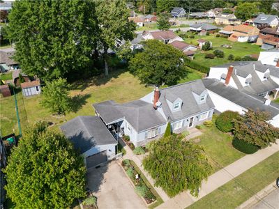 Look at the size of that double lot yard! | Image 3