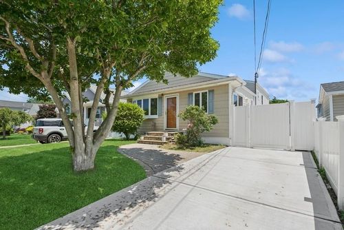 142 Coolidge Ave, Amity Harbor, NY, 11701-4041 | Card Image