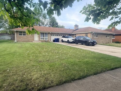 2406 Pearsall Pkwy, Waukegan, IL, 60085-7033 | Card Image