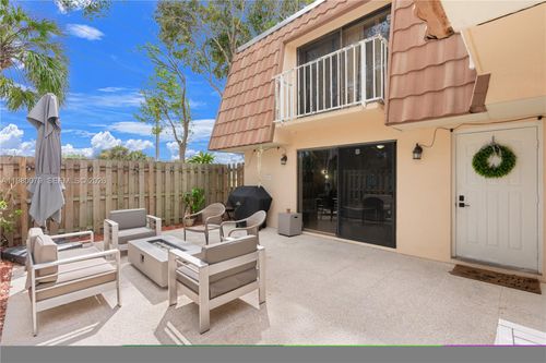 534 Green Springs Pl, West Palm Beach, FL, 33409-7509 | Card Image