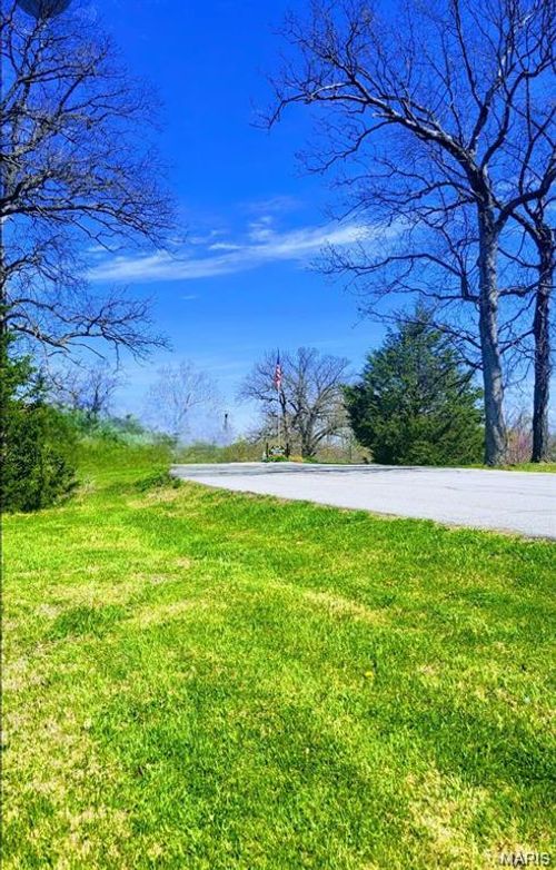810 Whitcomb Woods Dr, Troy, MO, 63379-3004 | Card Image