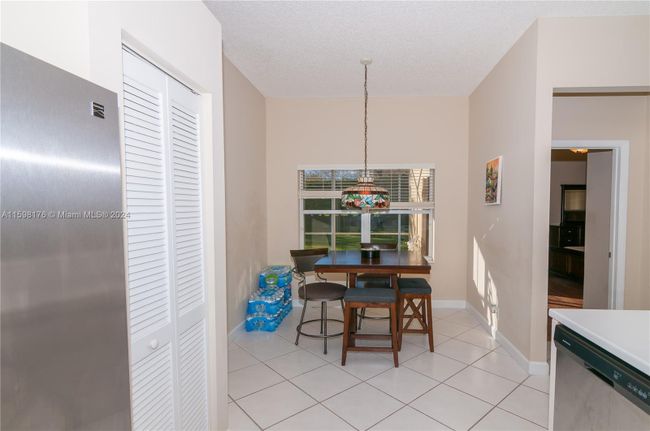 885 - 885 Tanglewood Cir, House other with 3 bedrooms, 2 bathrooms and null parking in Weston FL | Image 12