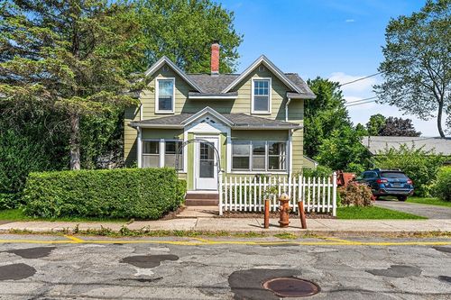 13 Maple St, Easthampton, MA, 01027-1713 | Card Image