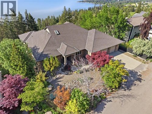 448 Viewcrest Rd, Kelowna, BC, V1W4K1 | Card Image