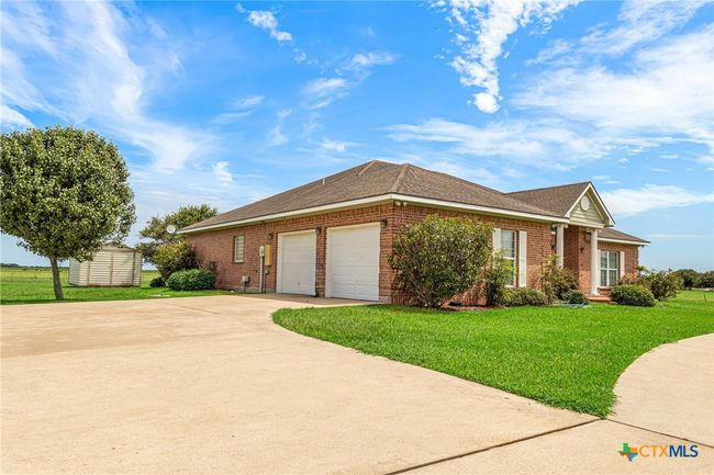 444 E Maxwell Ditch Rd, House other with 3 bedrooms, 2 bathrooms and null parking in Port Lavaca TX | Image 4