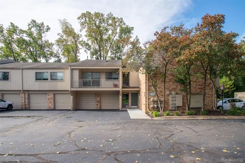100-3925 Lone Pine Rd, West Bloomfield, MI, 48323-2944 | Card Image