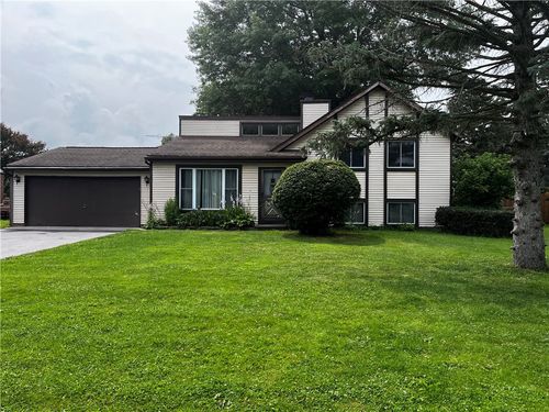 9 Thistlewood Ln, Spencerport, NY, 14559-1711 | Card Image