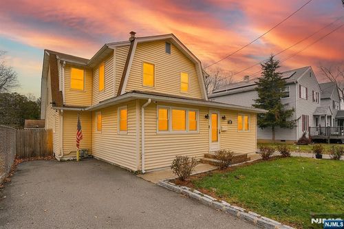 32 Grove St, Wanaque, NJ, 07465-1922 | Card Image