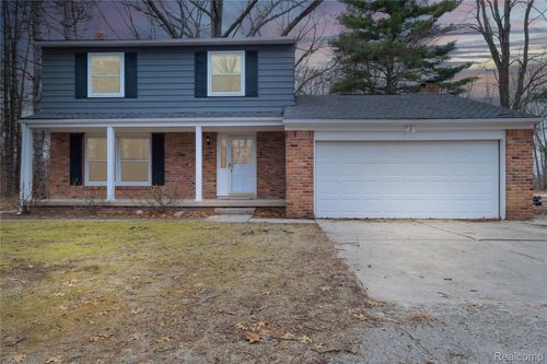 14408 Mccaslin Lake Rd, Linden, MI, 48451-9793 | Card Image