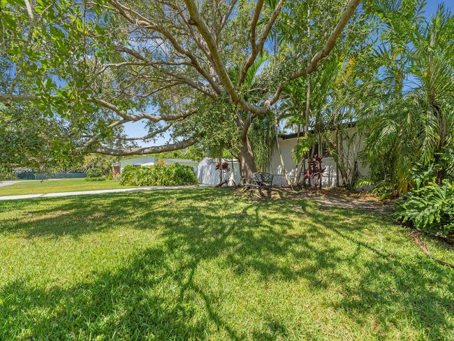 9860 Sw 140th St, House other with 4 bedrooms, 3 bathrooms and null parking in Miami FL | Image 32