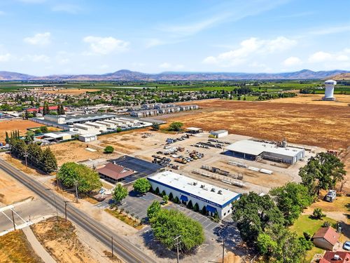 1260 S Buttonwillow Ave, Reedley, CA, 93654-9359 | Card Image