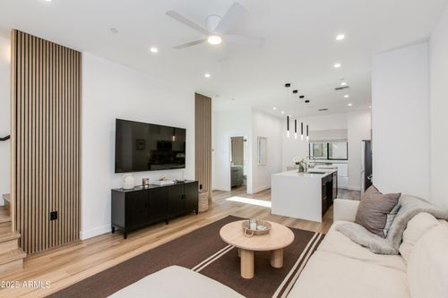 37-4220 N 32nd St, Phoenix, AZ, 85018-4723 | Card Image