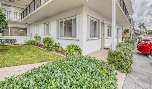 106-3040 Lake Osborne Lane, Lake Worth Beach, FL, 33461 | Card Image