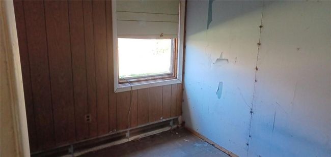 9 Park Cir, House other with 3 bedrooms, 2 bathrooms and 1 parking in Mount Marion NY | Image 8