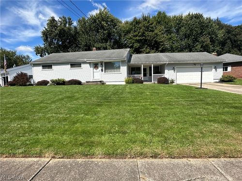 3260 S Wendover Cir, Youngstown, OH, 44511-2606 | Card Image