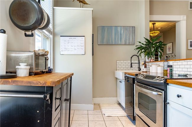 APT-4 - 173 Main St, Condo with 2 bedrooms, 1 bathrooms and 2 parking in East Greenwich RI | Image 25