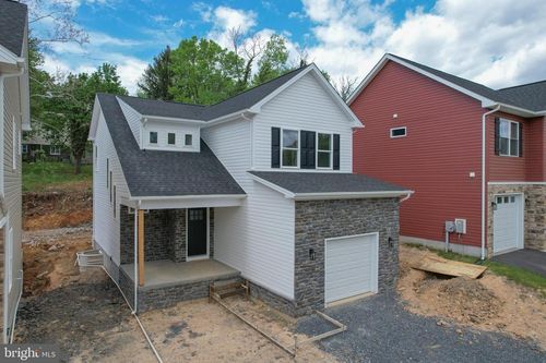 515 S Spring St, MARTINSBURG, WV, 25401-4118 | Card Image