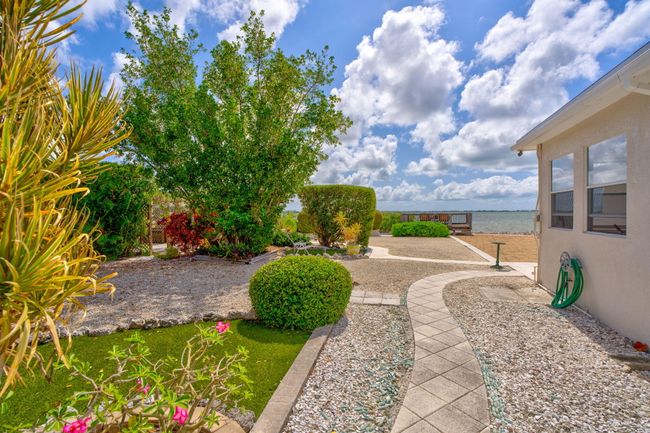 Side yard | Image 37