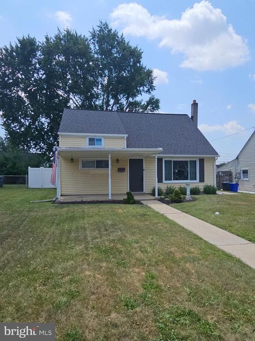 352 W Walnut St, POTTSTOWN, PA, 19464-6426 | Card Image