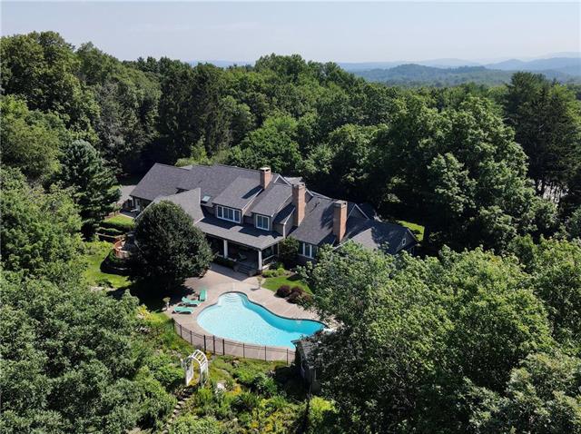 Hickory Ln, Stroudsburg, PA 18360