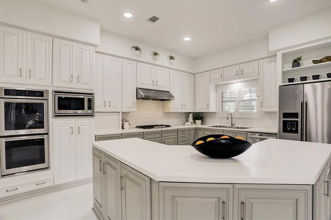 5411 Pine St, House other with 5 bedrooms, 5 bathrooms and 3 parking in Bellaire TX | Image 14