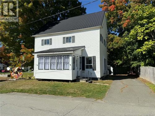 106 College St, Woodstock, NB, E7M1K6 | Card Image