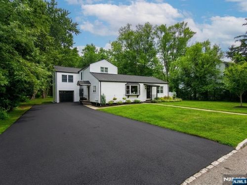 14 Big Piece Rd, Fairfield, NJ, 07004-1106 | Card Image
