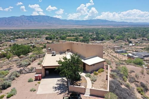 337 Chimaja Rd, Corrales, NM, 87048-7277 | Card Image