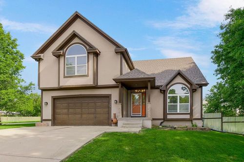 2224 Martha Ln, Greenwood, MO, 64034-9462 | Card Image