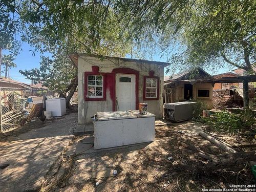 2206 S Smith Ave, Laredo, TX, 78046-6743 | Card Image