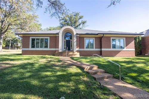 8333 Kingsbury Blvd, Saint Louis, MO, 63105-3627 | Card Image