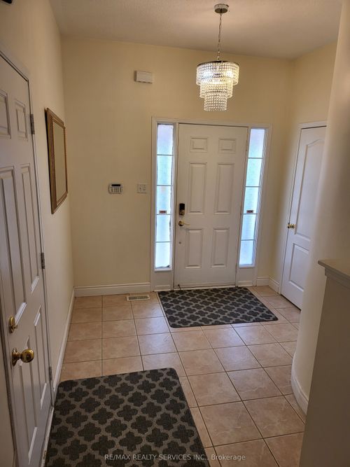 19 Albery Rd, Brampton, ON, L7A0K7 | Card Image