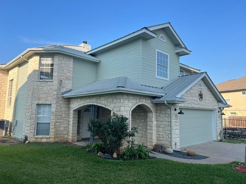 140 Circle Pt, Kingsland, TX, 78639-3748 | Card Image