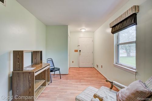 22723 Middlebelt Rd, Farmington Hills, MI, 48336-3632 | Card Image