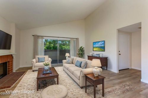 207-200 Oakleaf Dr, Thousand Oaks, CA, 91360-3845 | Card Image