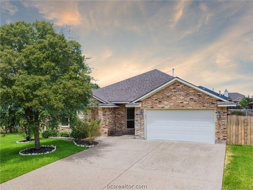 915 Dove Run Trl, College Station, TX, 77845-4399 | Card Image