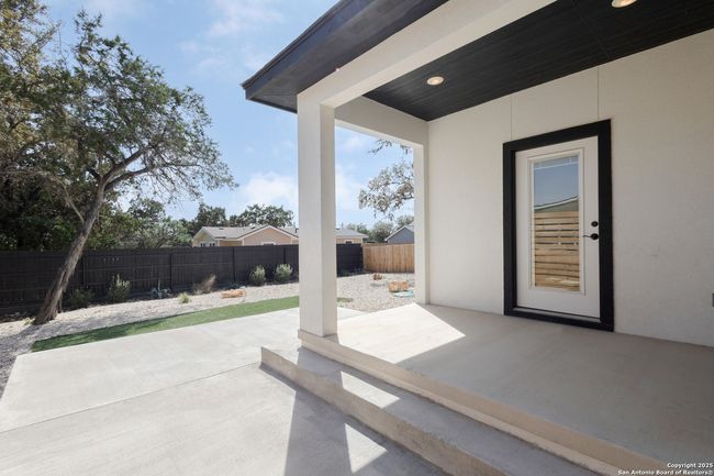 421 Rainbow Dr, House other with 3 bedrooms, 2 bathrooms and null parking in Lakehills TX | Image 4