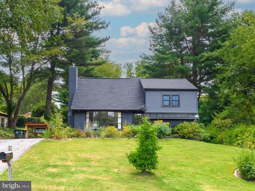 Manorwood Dr, West Chester, PA 19382