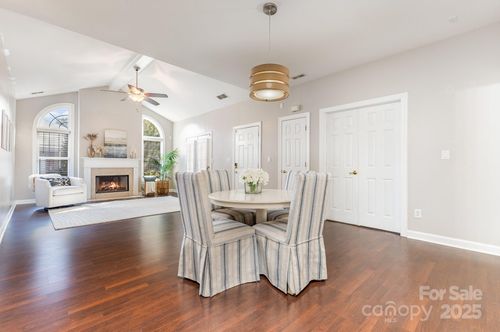 8572 Highland Glen Dr, Charlotte, NC, 28269-6112 | Card Image