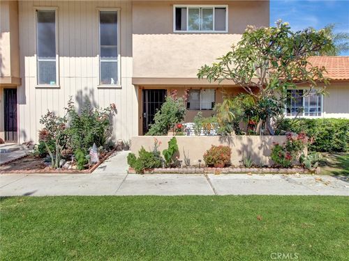 10552 Royal Oak Way, Stanton, CA, 90680-2320 | Card Image